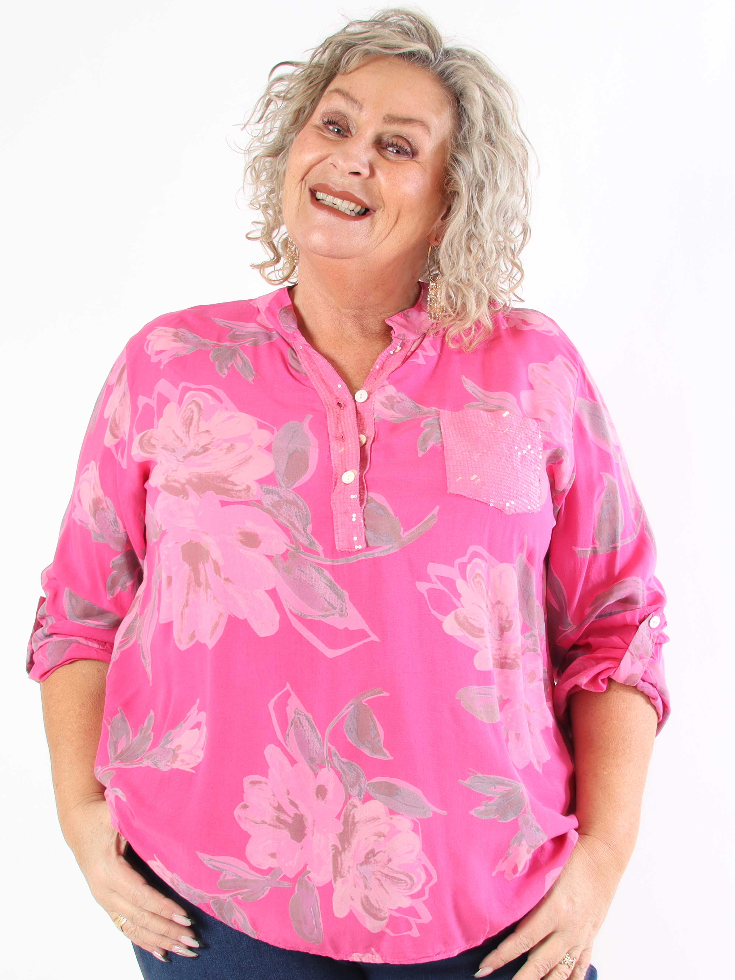 Ella - Söt plus size-tunika i viskos med blommiga motiv